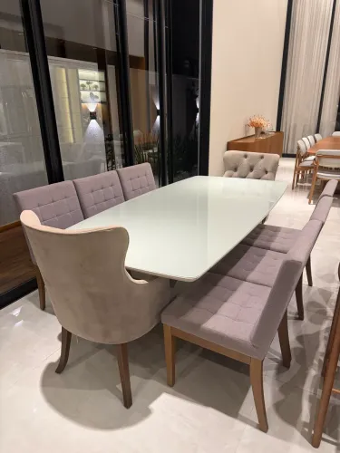 Mesa e cadeiras 8 lugares