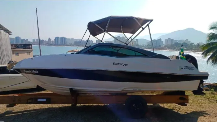 Lancha focker 210 aceita troca