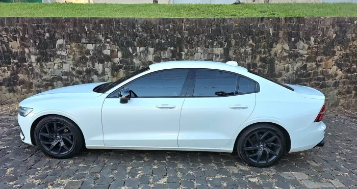Volvo S60 T-4 Momentum 2.0 190cv 4P 2020