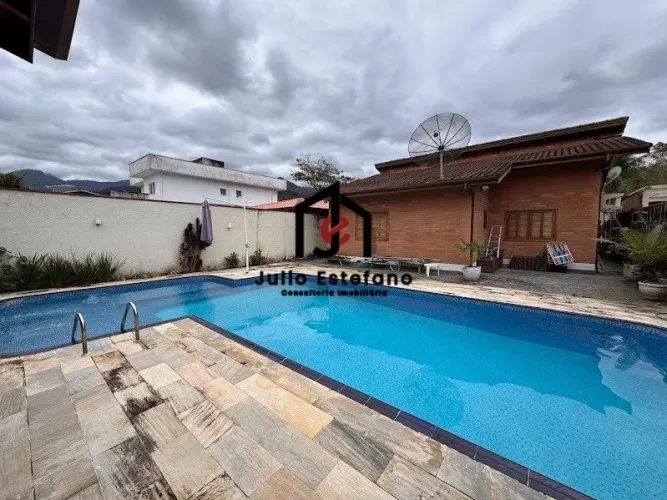 Casa com 4 dormitórios sendo 1 suíte no Residencial Park Hills em Ubatuba