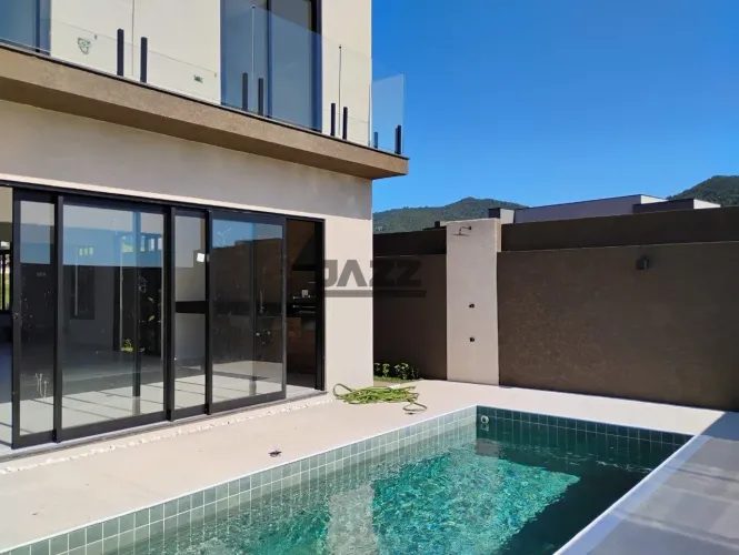 Casa à venda em Condomínio Portal Lamis - Atibaia