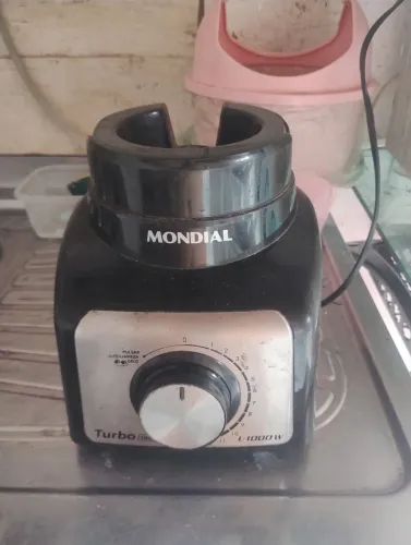 Vendo um liquidificador sem o copo