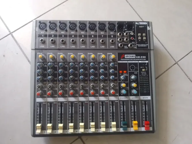 Mesa de som Arcano de 8 canais