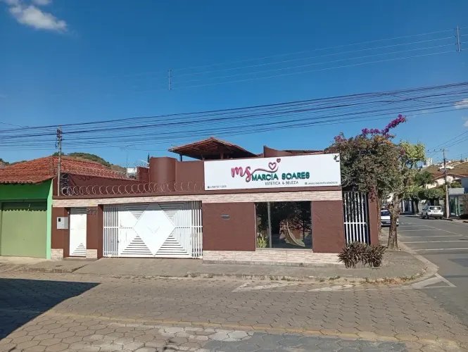 Casa para venda tem 350 metros quadrados com 4 quartos