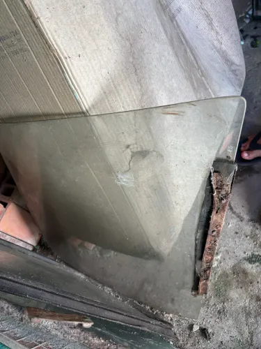 Vendo vidros traseiro, laterais e 1 ventarola D20
