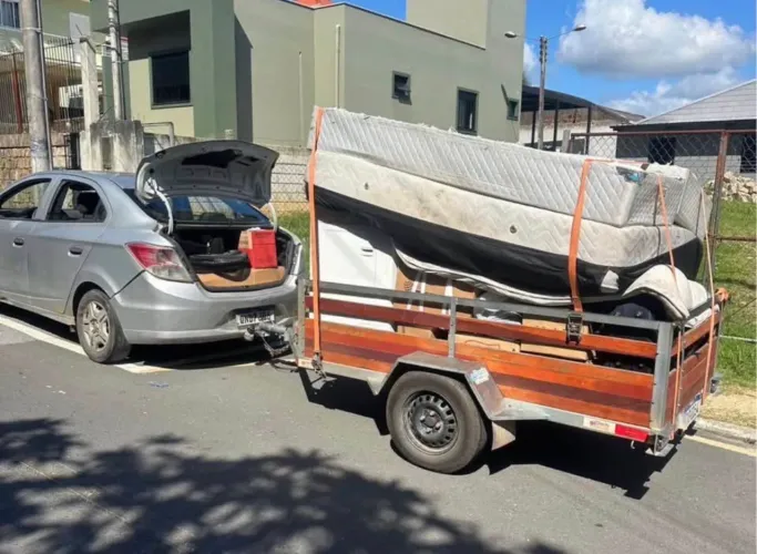 FRETES E DESCARTE DE MÓVEIS 
