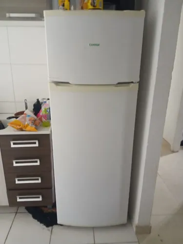 Geladeira usada, com alguns problemas de vazamento 250