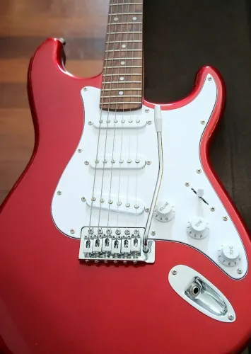 Guitarra Stratocaster Semi Nova Impecável. Só plugar e tocar!