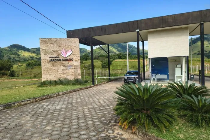 Seu Refúgio em Bicas: Terreno de aproximadamente 500m² à Venda!