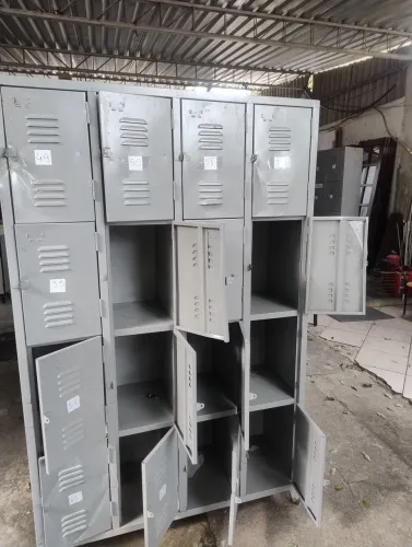 Armário em aço guarda volumes 16 portas