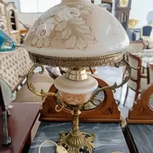 Abajur Antigo em bronze com cúpula de vidro