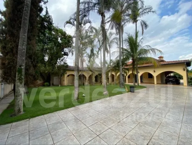 Lindo Sobrado Versátil para Residencial ou Comercial com Localização privilegiada