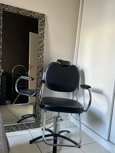 ? Cadeira hidráulica para salão, em ótimo estado! ? R$750.00