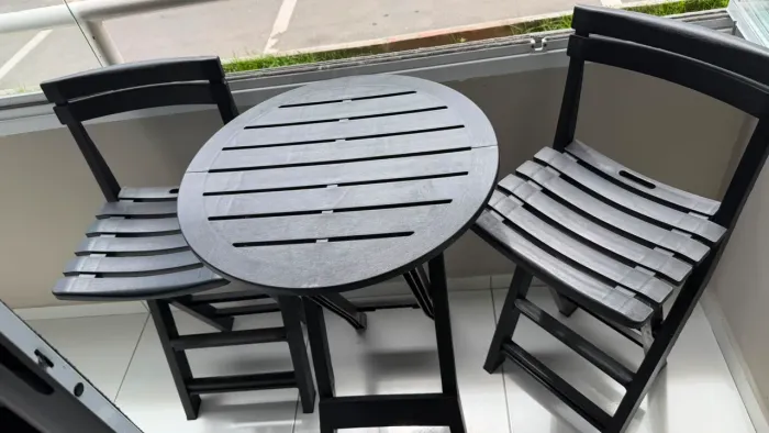 Conjunto de cadeira e mesa bistrô