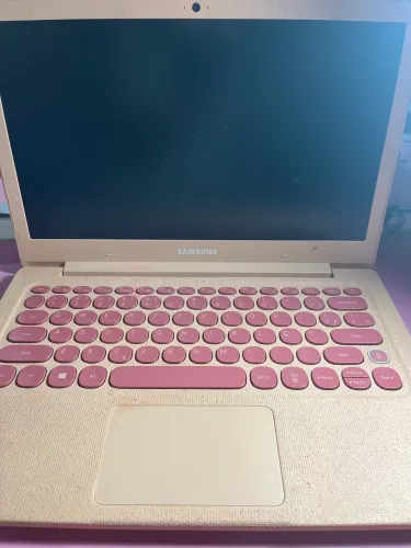 Notebook Samsung Flash F30 rosa com carregador