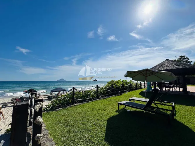 Casa de Condomínio com 3 suítes a 20m da praia de Juquehy