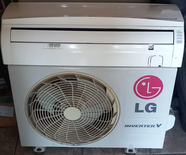 Ar condicionado inverter 9.000 BTU.