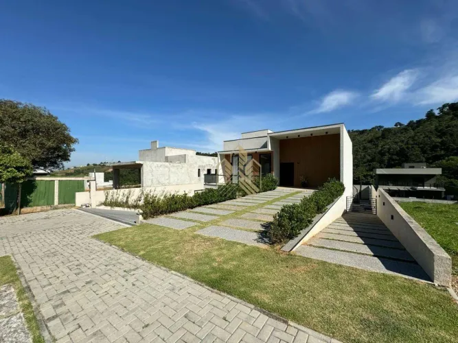 Casa Moderna à Venda no Condomínio Quintas da Boa Vista  Atibaia/SP 3 Dormitórios + Escrit