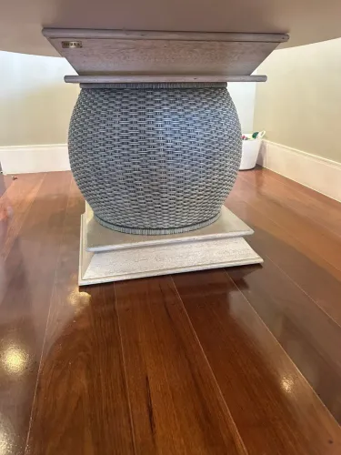 Mesa de jantar grande com tampo de vidro resistente
