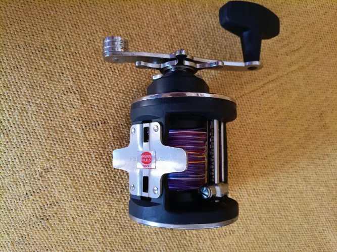 Vendo carretilha Penn Reels 320GT 2
