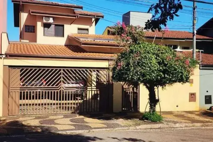 Sobrado à venda em Campinas, Parque das Flores, com 4 quartos, com 272 m²