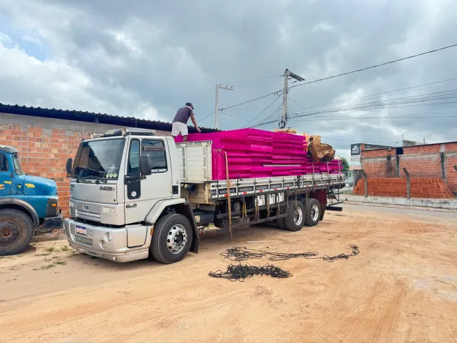Ford Cargo 2428e ano 2009