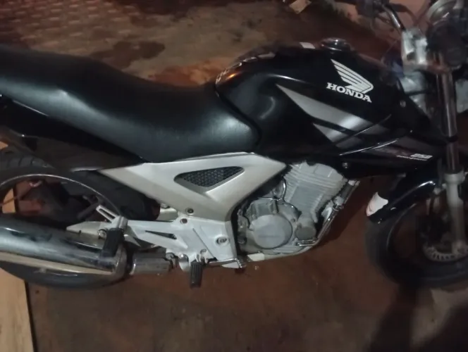 Moto Twister 250 vendo ou troco por 160 dispenso curiosos