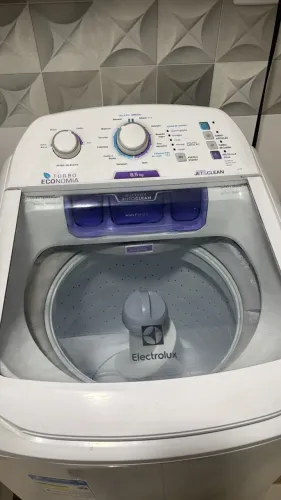Máquina de lavar pouco usada