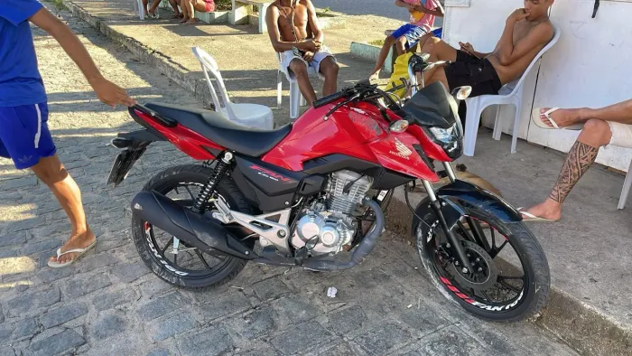 vendo ou troco em casa no biu podendo negociar torna da minha parte