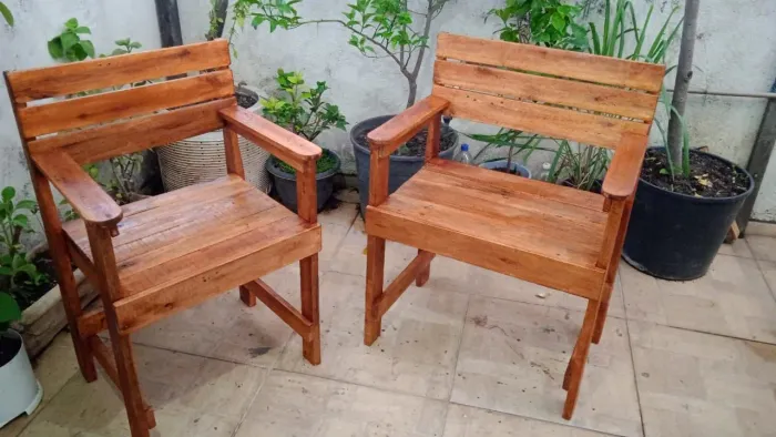 2 Poltrona de madeira ( nova) fabricação própria. Vendo separadamente também.