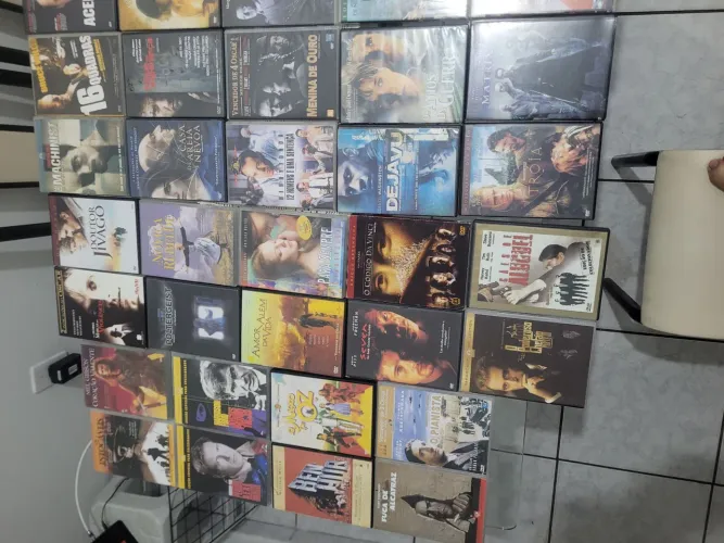 ? LOTE COM 55 DVDs ORIGINAIS ? RARIDADES E CLÁSSICOS ? R$ 550