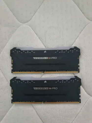 Memória Corsair Vengeance RGB Pro 32GB (2x16GB) DDR4 3600MHz CL18