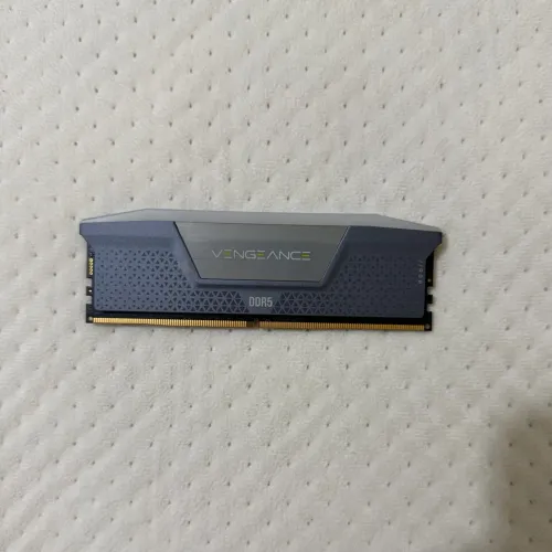 Memória RAM Corsair Vengeance RGB 16GB DDR5 6000MHz CL36