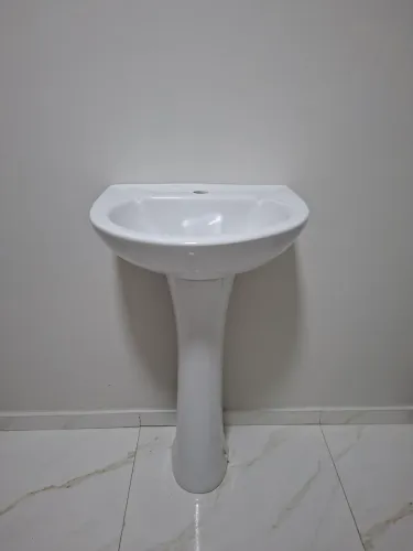 Lavatório com coluna de chão Celite