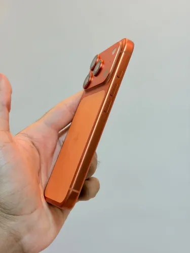 iPhone 17 pro laranja