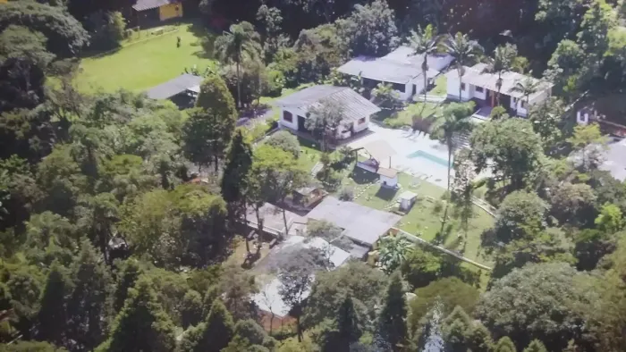 Chácara com 24.500 m2 com 04 casas - Itapecirica da Serra - 50 KM S.P.