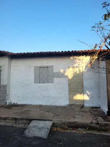 Aluga-se casa na morada do sol 3 quartos R800