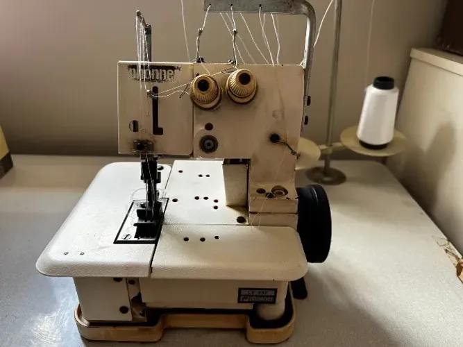 Vendo Maquina de Costura Overlock LF 257