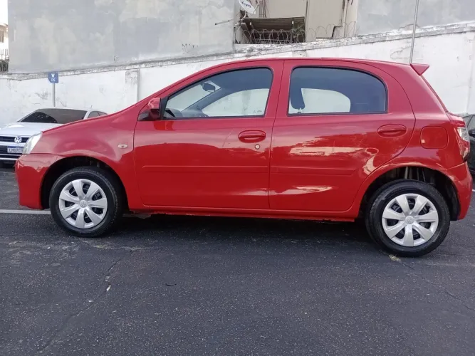 Toyota Etios 1.3 Flex 16V 5P Mec. 2014