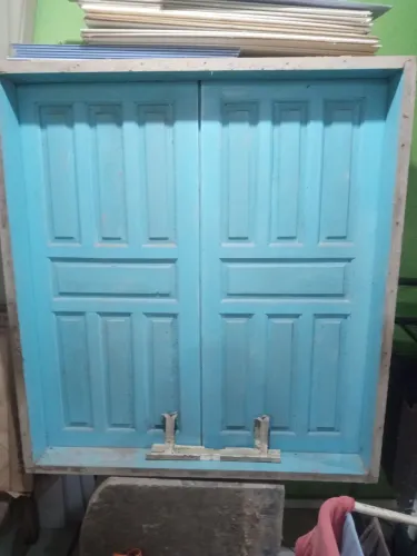 Vende-se três janela de madeira medindo 1 e 10 por 1 e uma veneziana r$ 1,20 por 1