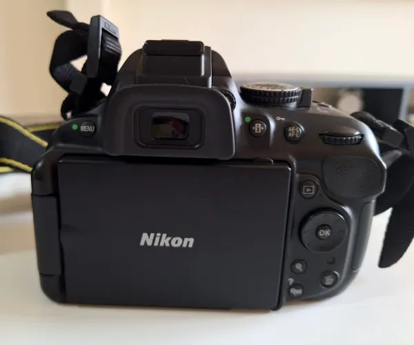 Nikon D5200 EXCELENTE ESTADO + 2 LENTES
