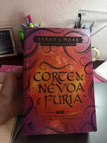Livro Corte de Névoa e fúria