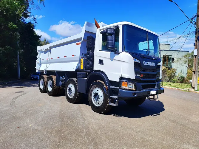 Scania XT G500 8x4 caçamba