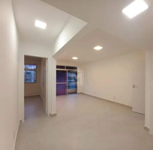 Livia Machado Imóveis aluga Apartamento Reformado com 2 Quartos e 1 Vaga Excelente Locali