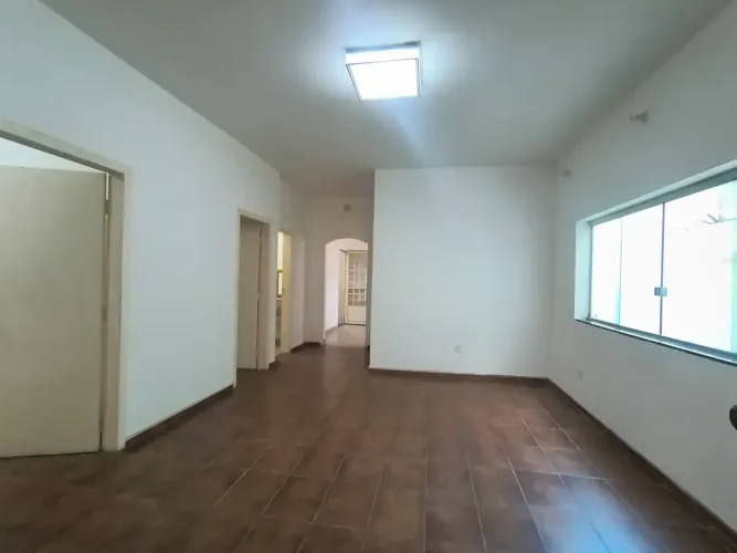 CASA COM 03 QUARTOS PARA ALUGAR NO BAIRRO BOM RETIRO