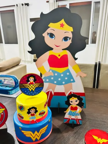 Kit festa Mulher Maravilha por R$ 150,00