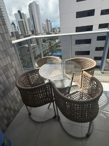 Mesa de vidro com balde de gelo + 4 poltronas corda