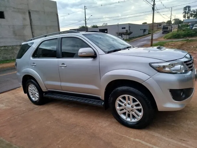 Toyota Hilux SW4 SRV D4-d 4X4 3.0 TDI Dies. AUT 2012