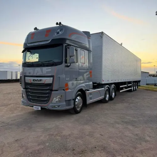 DAF XF 530 Serie 10 Anos + Carreta Randon Bau 30 Pallets