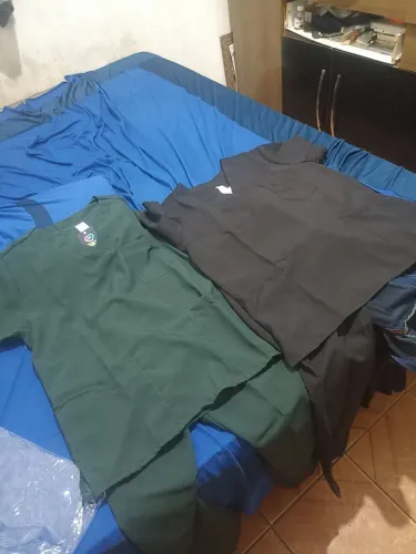 Conjunto com dois Scrubs Masculino